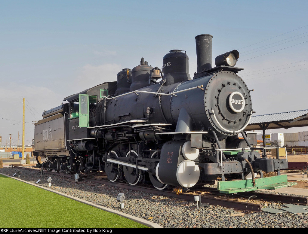 Bonus Steam alongside the Transcon:  ATSF 9005